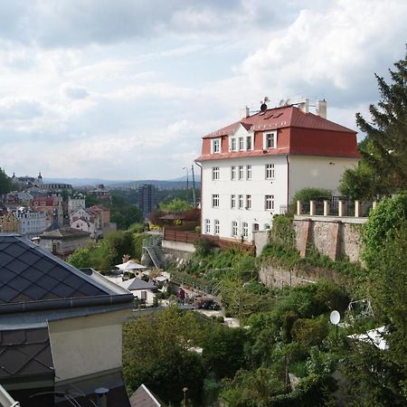 Karlovy Vary, Dum U Mari Magdaleny - 100 M Od Vridla Esterno foto