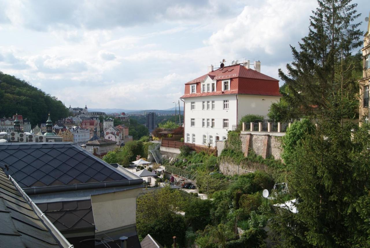 Karlovy Vary, Dum U Mari Magdaleny - 100 M Od Vridla Esterno foto